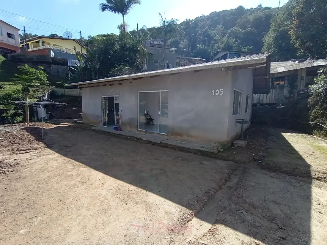 Casa no bairro Velha Grande, cód. 7358